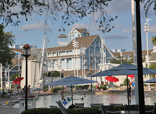 fence and gate installation at hotels in orlando 